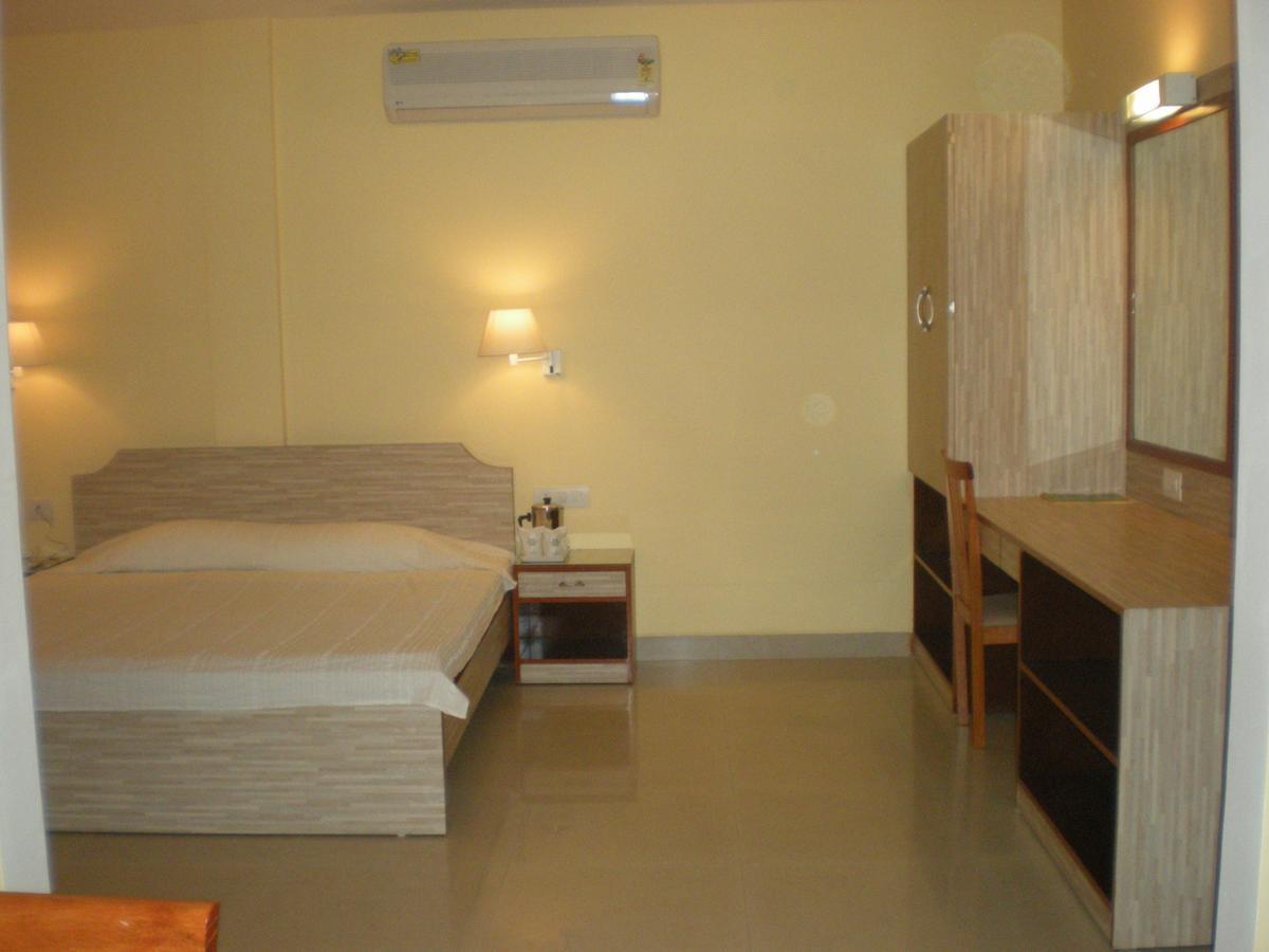 Hotel Rajawas Dibrugarh Екстер'єр фото