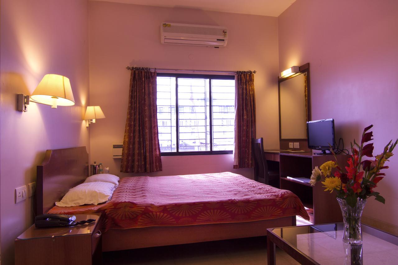Hotel Rajawas Dibrugarh Екстер'єр фото