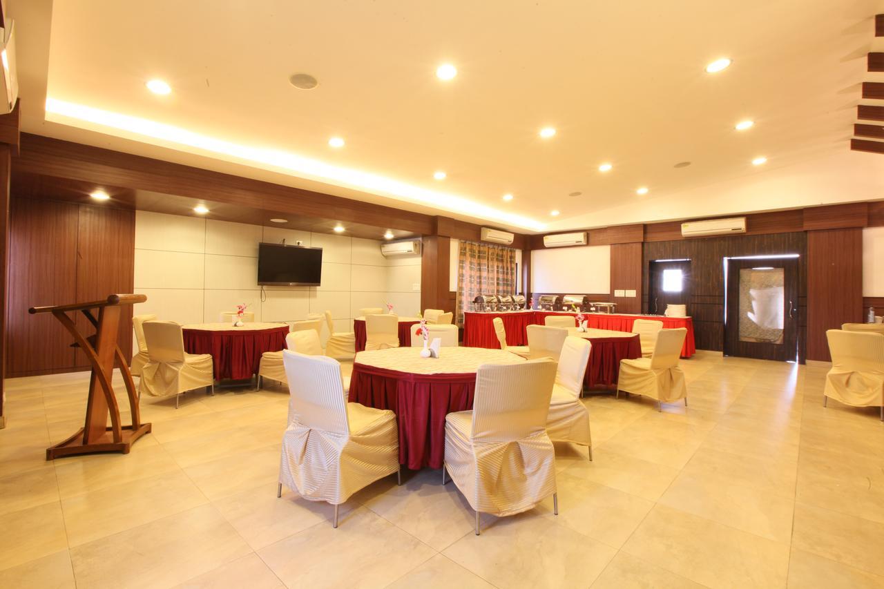 Hotel Rajawas Dibrugarh Екстер'єр фото