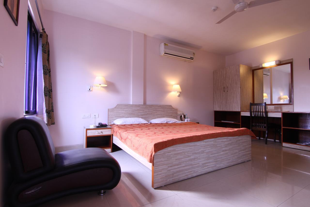 Hotel Rajawas Dibrugarh Екстер'єр фото